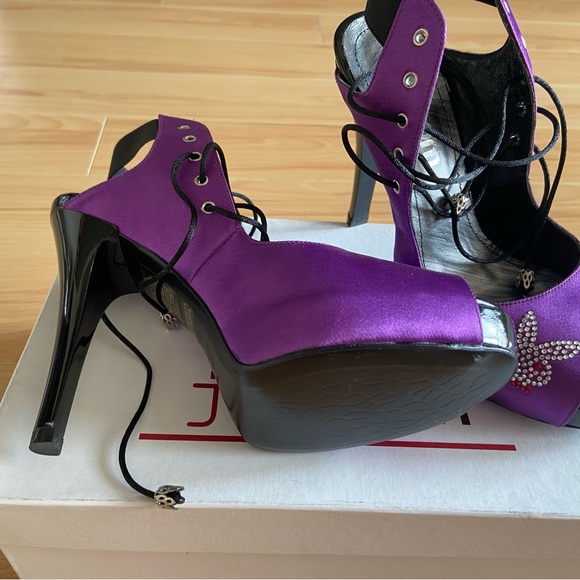New Playboy high heels - Picture 3 of 4